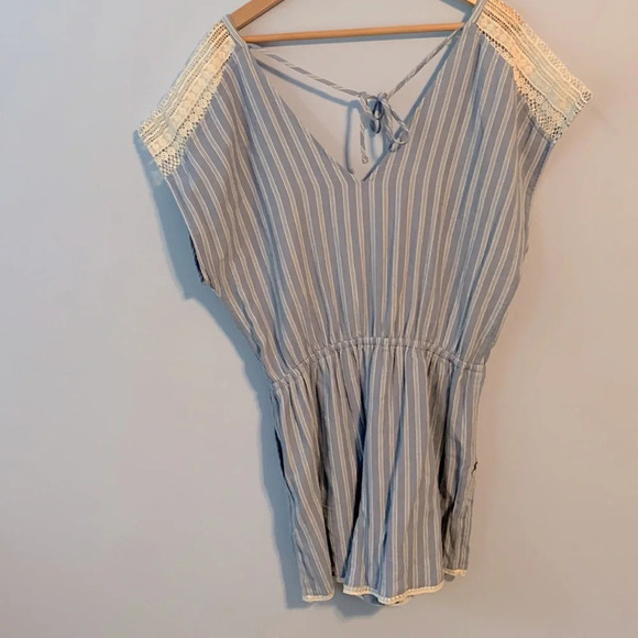 Abercrombie & Fitch size XL blue chambray and white lace shoulder romper shorts - Picture 6 of 6
